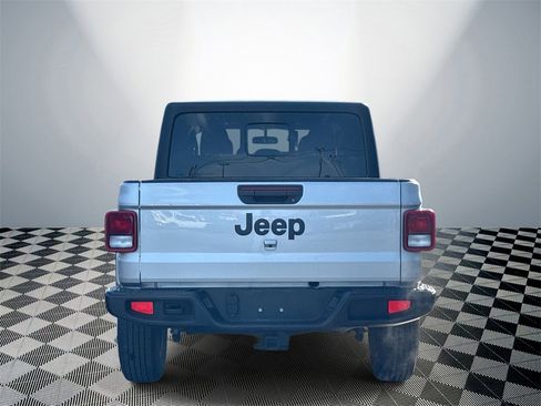 Used 2023 Jeep Gladiator Sport image 5