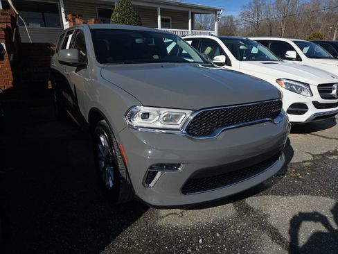 Used 2021 Dodge Durango SXT w/ 3rd Row Seating Group image 2