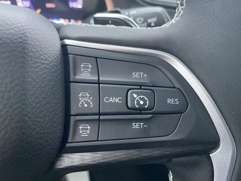 Used 2025 Jeep Grand Cherokee Altitude image 27