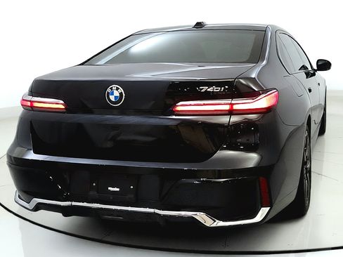 Used 2023 BMW 740i w/ Parking Assistance Package RWD image 6