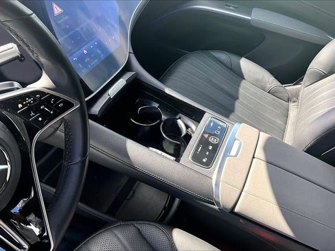 Used 2023 Mercedes-Benz EQS 580 4MATIC SUV image 16