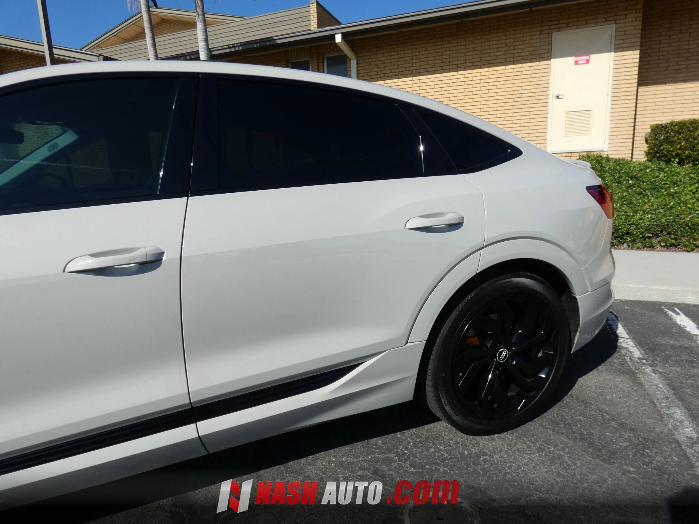 Used 2022 Audi e-tron Premium Plus w/ Premium Plus Package AWD/4WD image 13