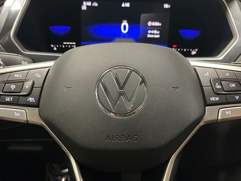 Used 2022 Volkswagen Tiguan SE AWD/4WD image 16