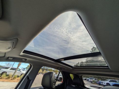 Used 2023 Chevrolet Equinox Premier image 26