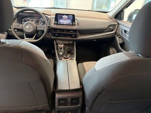 Used 2023 Nissan Rogue SV image 5