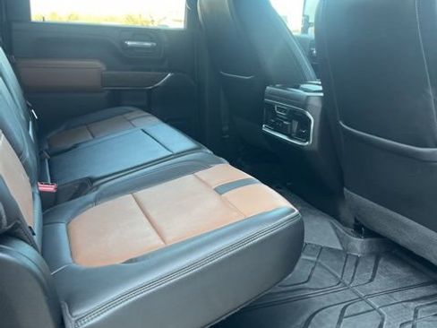 Used 2023 Chevrolet Silverado 2500 High Country w/ Technology Package image 8