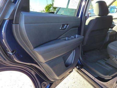 Used 2025 Nissan Pathfinder SV AWD/4WD image 19