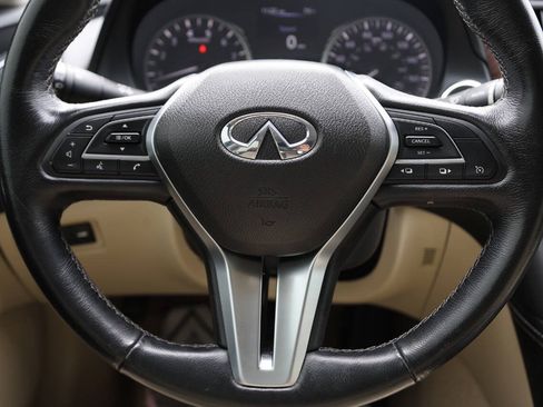 Used 2018 INFINITI Q50 Luxe w/ Essential Package (3.0T Luxe) AWD/4WD image 18