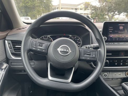 Used 2023 Nissan Rogue S image 27