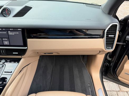 Used 2020 Porsche Cayenne image 41