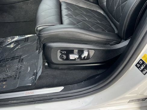 Certified 2024 BMW X7 xDrive40i w/ Premium Package image 11