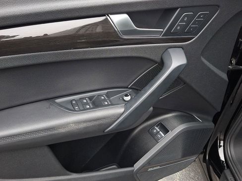 Used 2020 Audi Q5 e Prestige w/ Prestige Package image 12