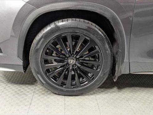 Used 2024 Toyota Highlander XSE FWD image 34