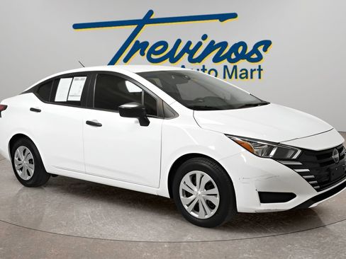 Used 2021 Nissan Versa S image 1