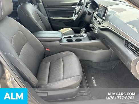 Used 2025 Nissan Altima 2.5 SV FWD image 15