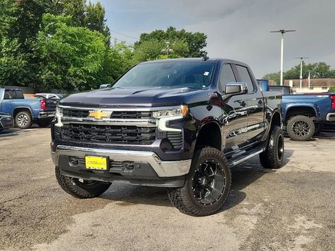 Used 2023 Chevrolet Silverado 1500 LT AWD/4WD image 9