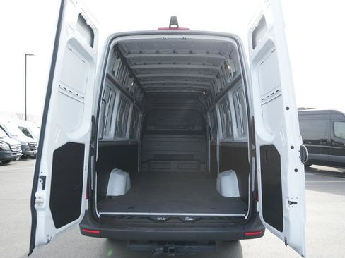 Used 2025 Mercedes-Benz Sprinter 2500 image 7
