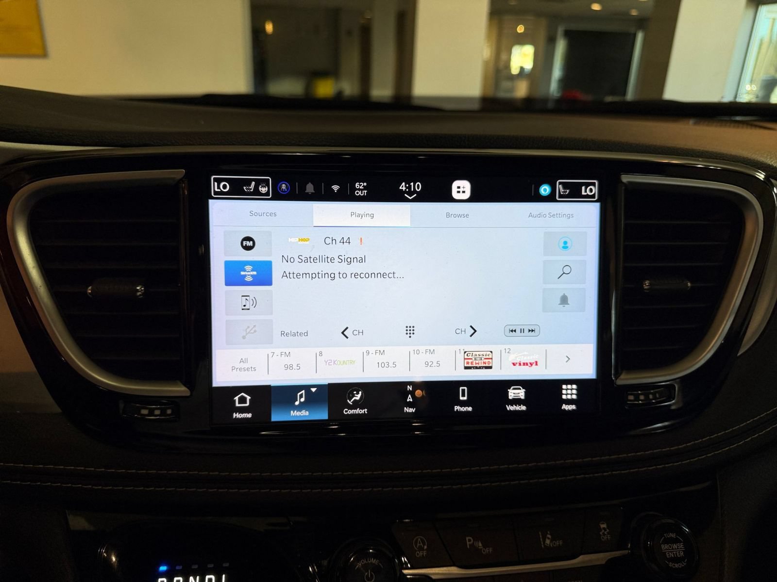 Used 2025 Chrysler Pacifica Limited FWD image 20