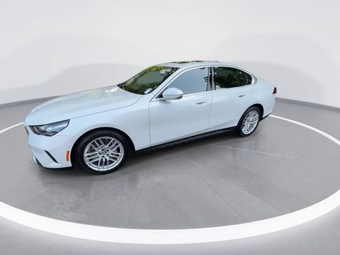 Used 2024 BMW 530i xDrive w/ Premium Package AWD/4WD image 4