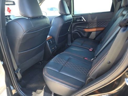 Used 2023 Mitsubishi Outlander SEL 40th Anniversary image 9