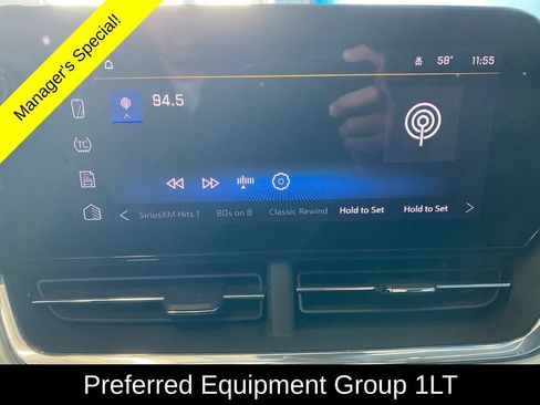 Used 2025 Chevrolet Trax LT w/ LT Convenience Package FWD image 2