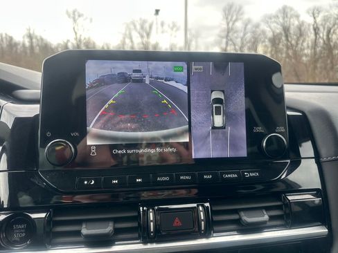 Used 2025 Nissan Pathfinder SL image 25