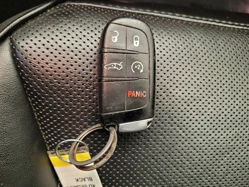 Used 2019 Chrysler 300 Limited image 32