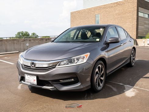 Used 2017 Honda Accord EX image 3