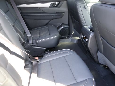 Used 2025 Buick Enclave Preferred image 12