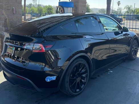 Used 2021 Tesla Model Y Long Range AWD/4WD image 2