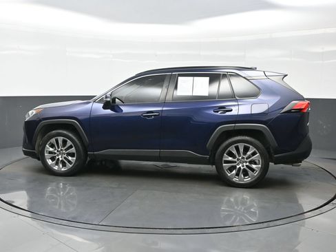 Used 2020 Toyota RAV4 XLE Premium FWD image 3