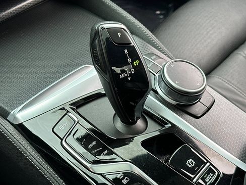 Used 2022 BMW 530e w/ Premium Package image 17