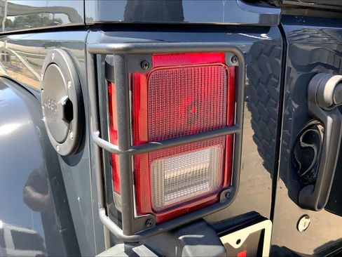 Used 2017 Jeep Wrangler Unlimited Rubicon AWD/4WD image 28