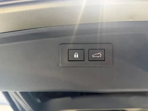 Used 2023 Subaru Outback Premium AWD/4WD image 12