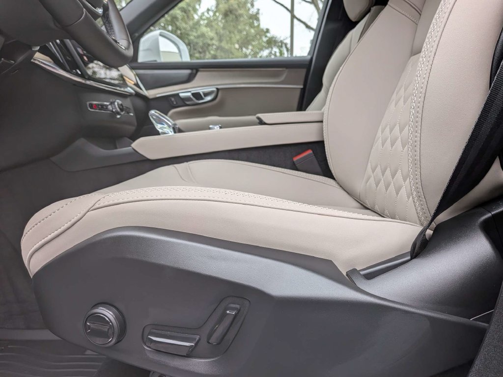 New 2027 Volvo XC90 T8 Plus AWD/4WD image 18