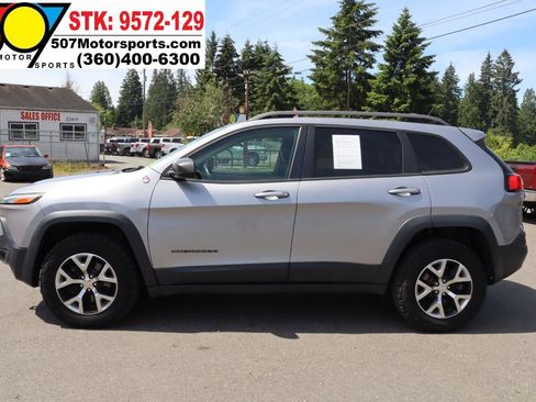 Used 2015 Jeep Cherokee Trailhawk AWD/4WD image 5