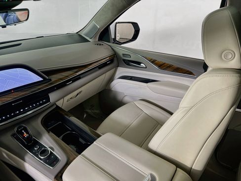 Used 2022 Cadillac Escalade Premium Luxury Platinum AWD/4WD image 25