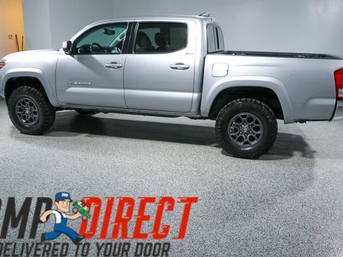Used 2017 Toyota Tacoma SR5 AWD/4WD image 10