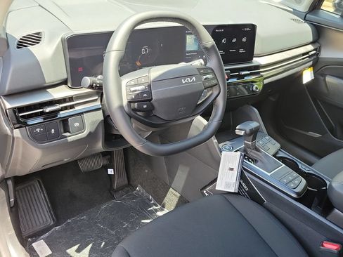 New 2026 Kia Sportage LX w/ LX Convenience Package FWD image 6