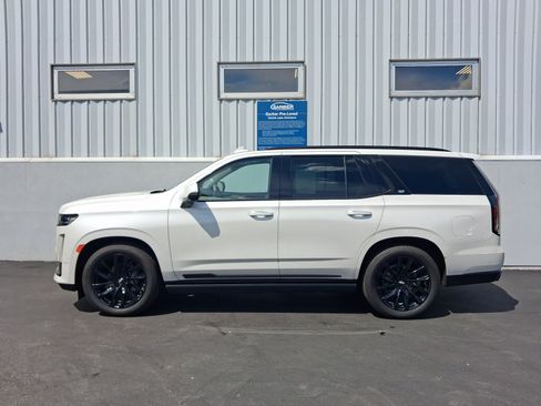 Used 2024 Cadillac Escalade Sport Platinum w/ LPO, ONYX Package AWD/4WD image 2