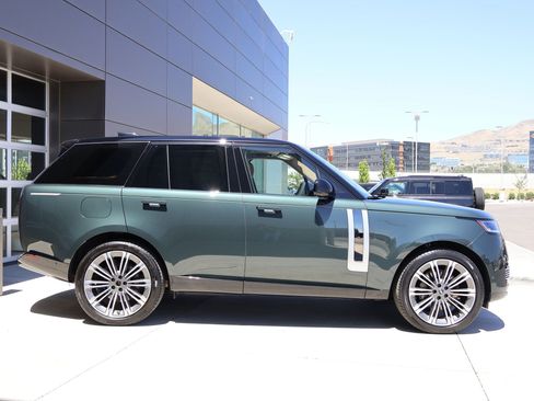 Certified 2025 Land Rover Range Rover SV AWD/4WD image 5