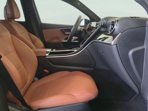 Used 2025 Mercedes-Benz GLC 300 4MATIC image 22