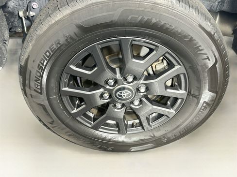 Used 2025 Toyota 4Runner SR5 AWD/4WD image 11