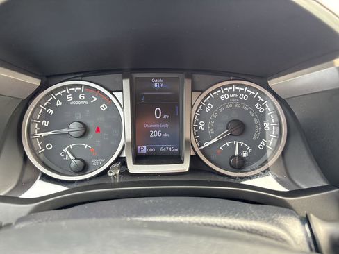 Used 2017 Toyota Tacoma SR5 image 11