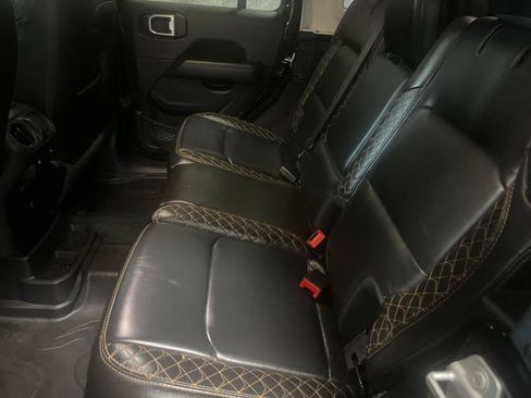 Used 2022 Jeep Wrangler Unlimited Sahara AWD/4WD image 25