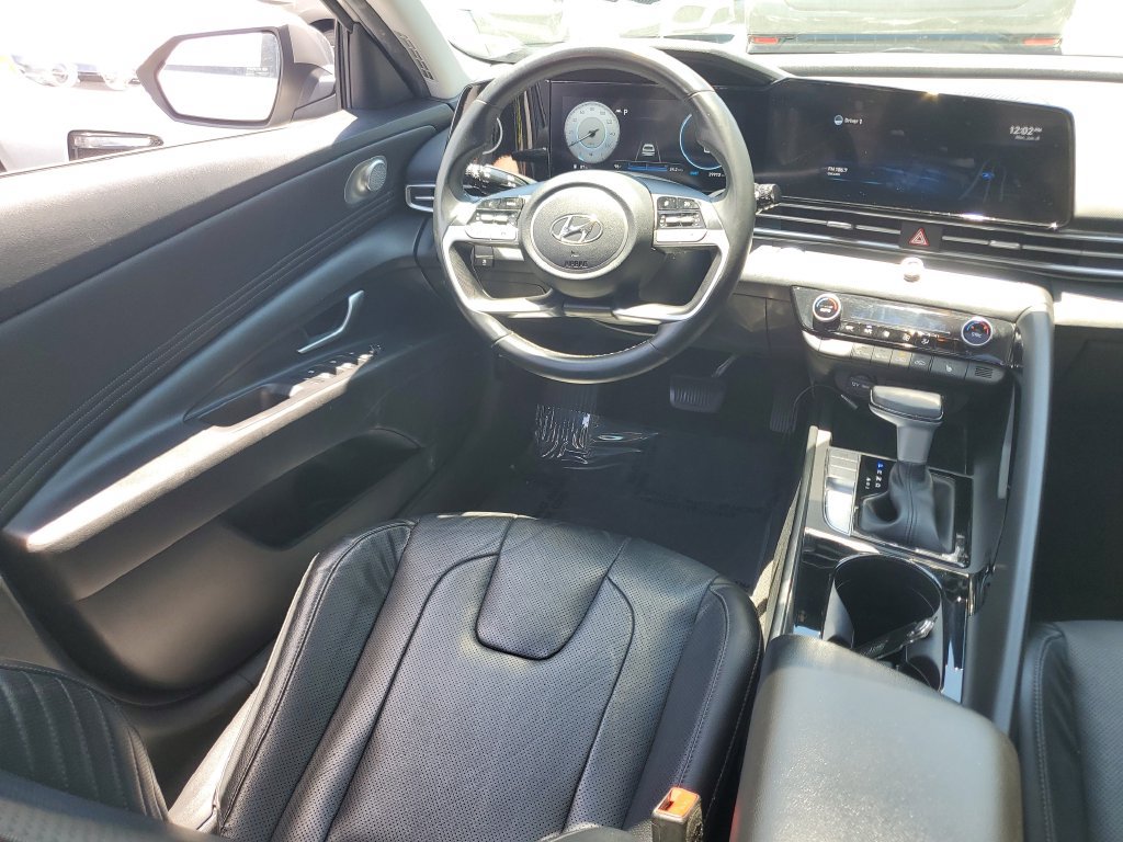 Used 2022 Hyundai Elantra Limited w/ Cargo Package FWD image 16