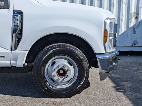 New 2025 Ford F350 XL w/ XL Chrome Package image 12