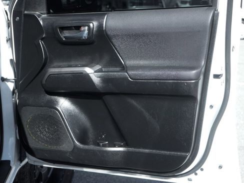 Used 2021 Toyota Tacoma TRD Off-Road w/ Technology Package AWD/4WD image 38