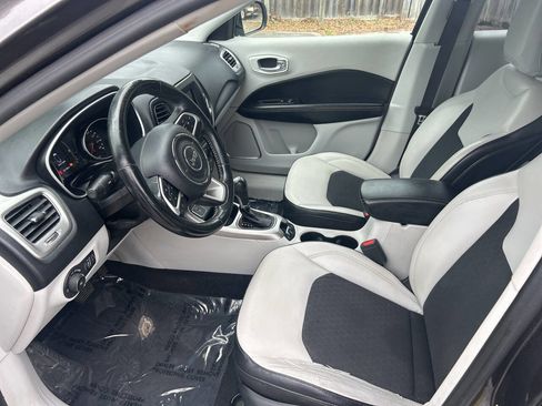 Used 2019 Jeep Compass Latitude w/ Cold Weather Group FWD image 8