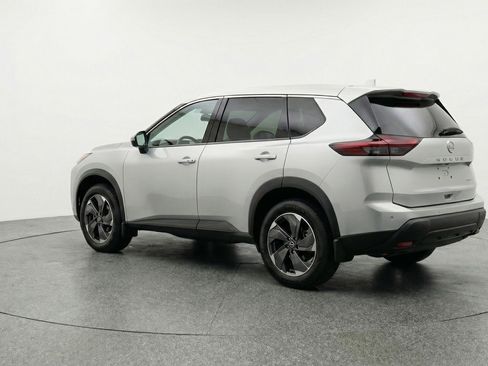 Used 2025 Nissan Rogue SV image 6